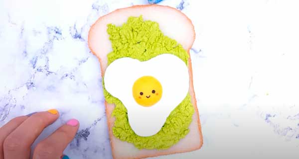 How To Make Toast with avocado and fried eggs Notebooks, School Supplies, School Supply, DIY, Notebooks